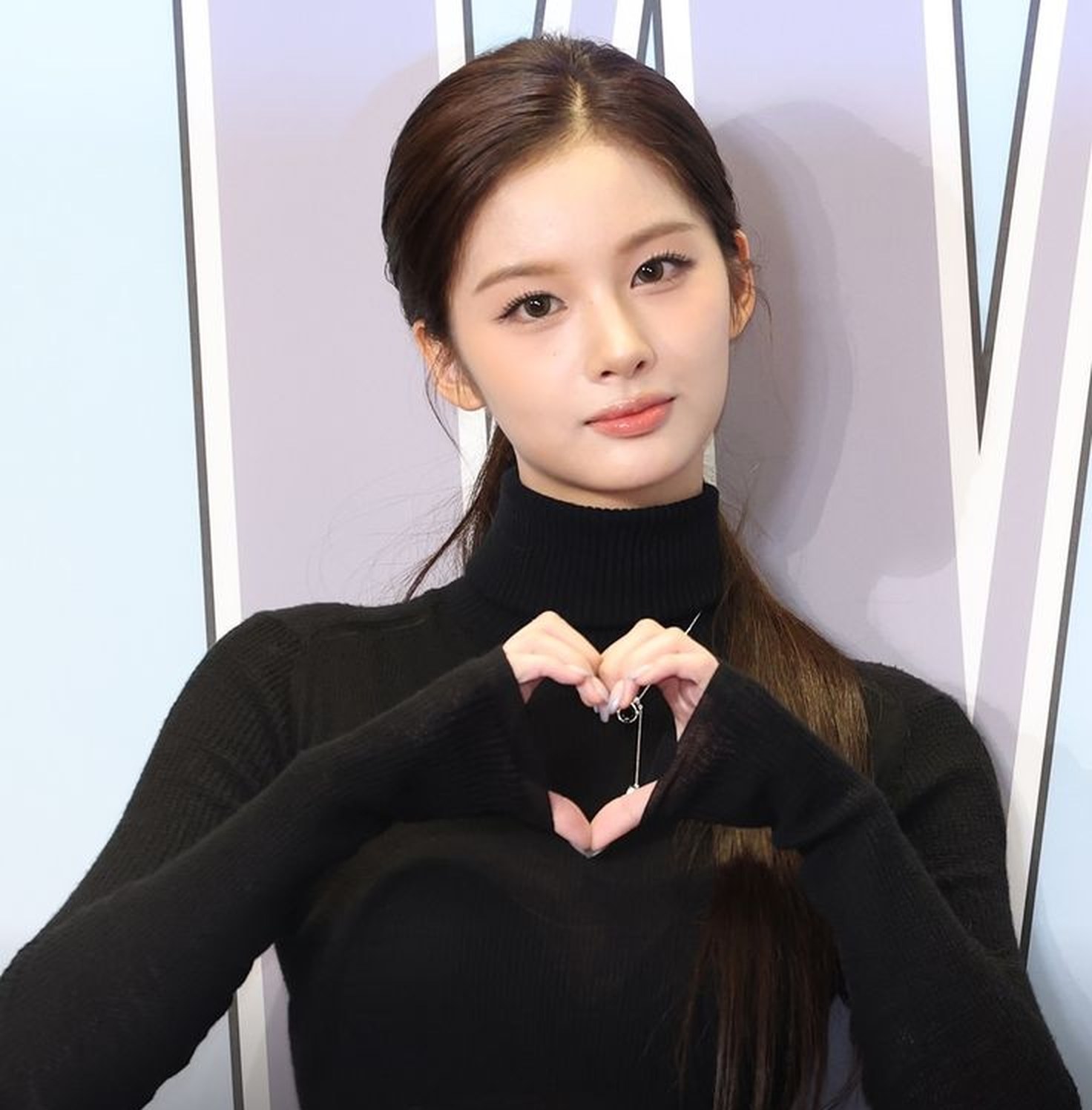 Sullyoon (설윤)