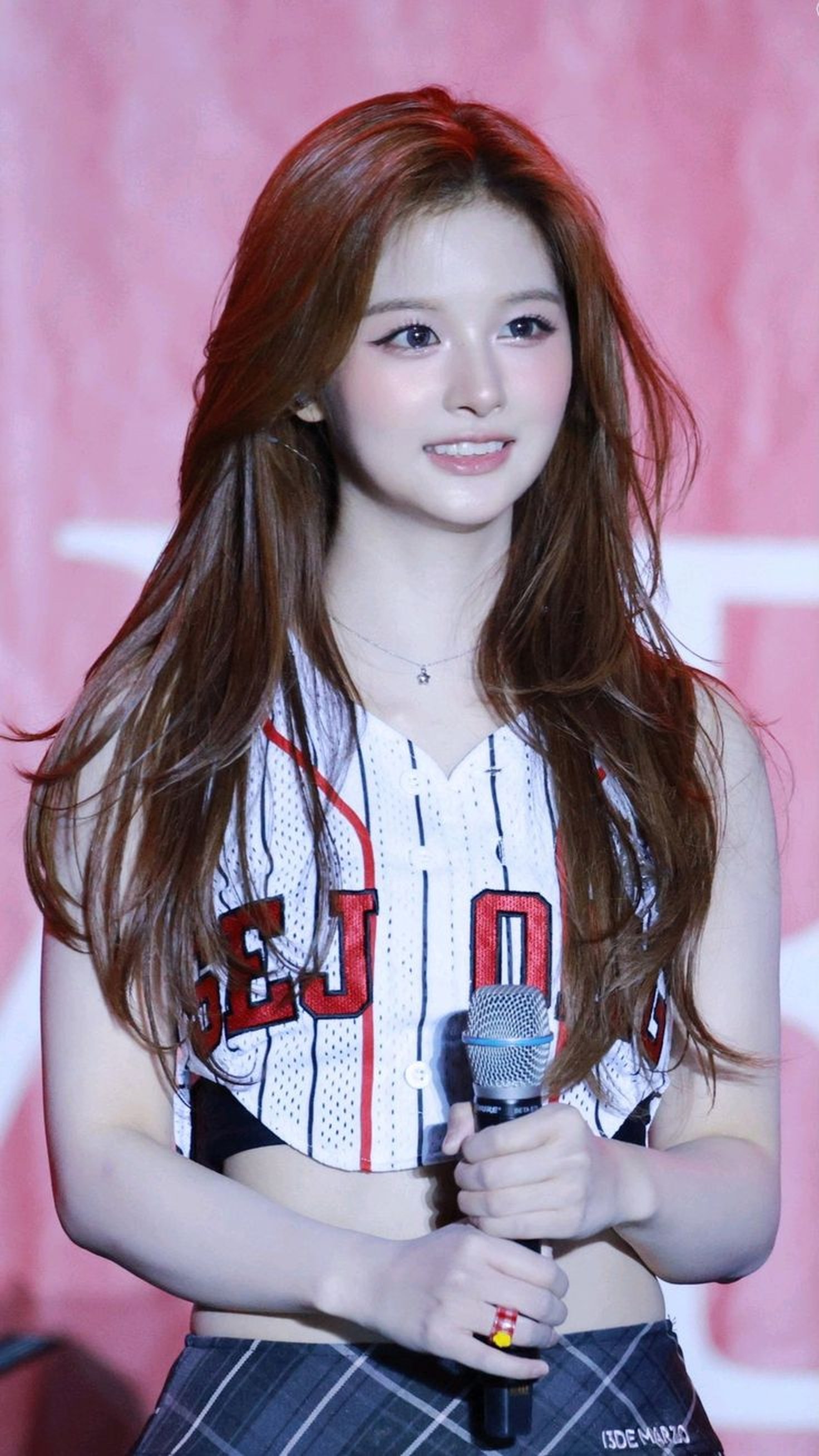 Sullyoon (설윤)