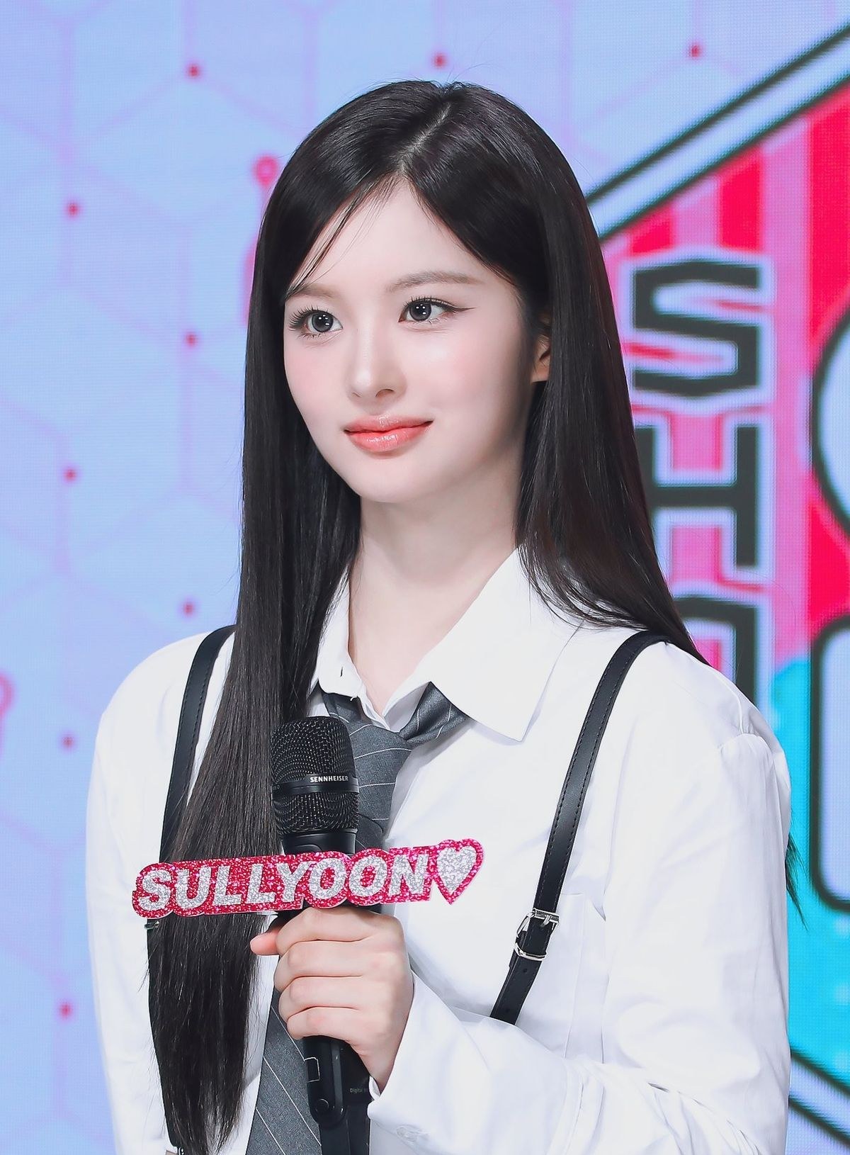 Sullyoon (설윤)