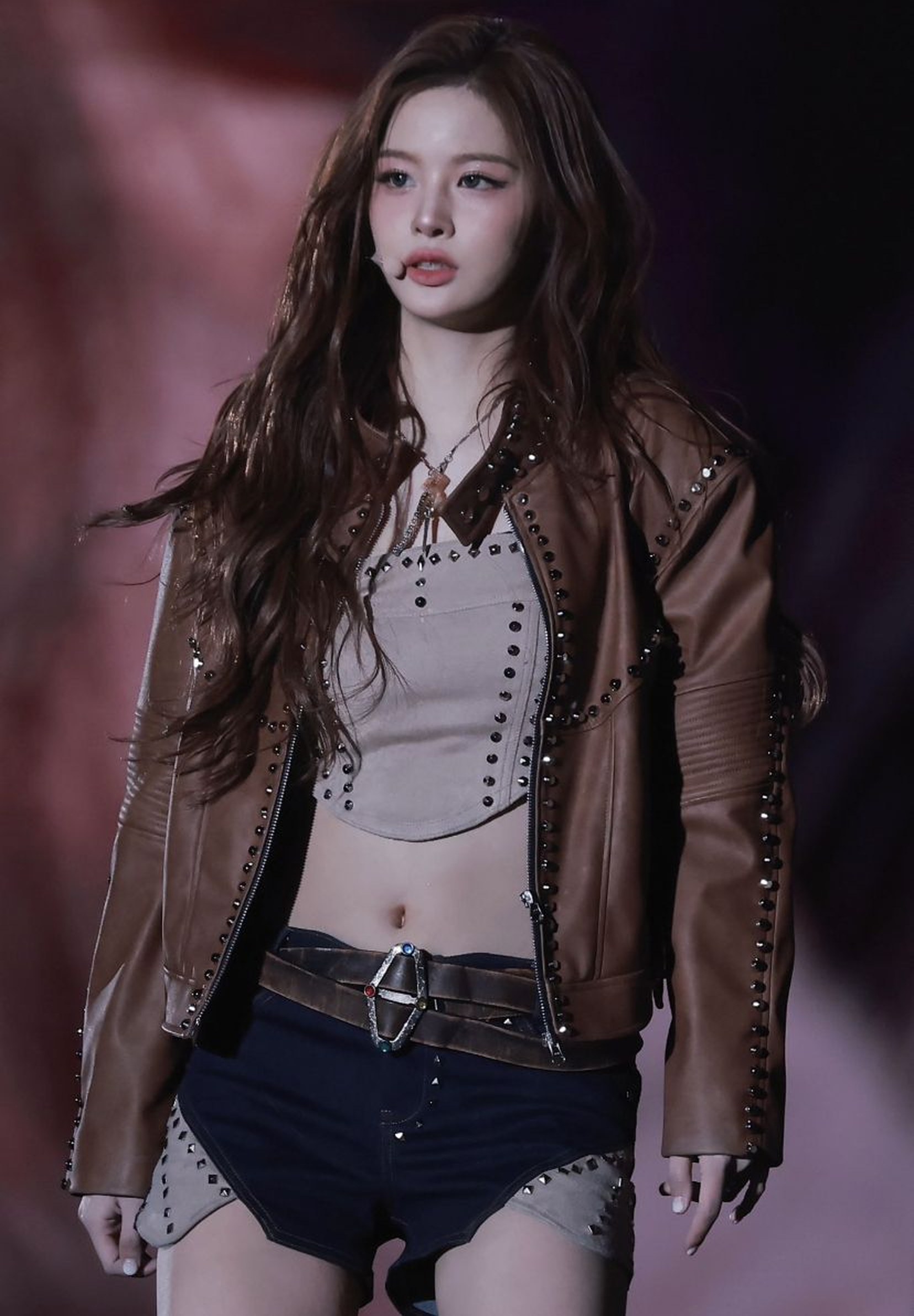 Sullyoon (설윤)