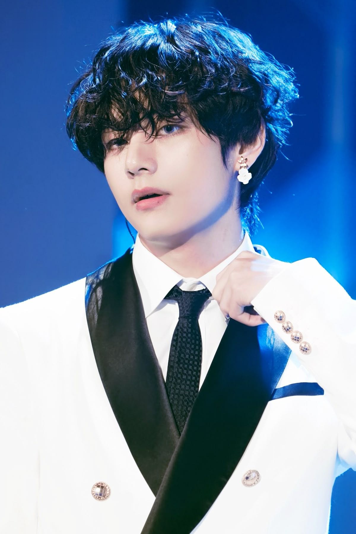 V (뷔)